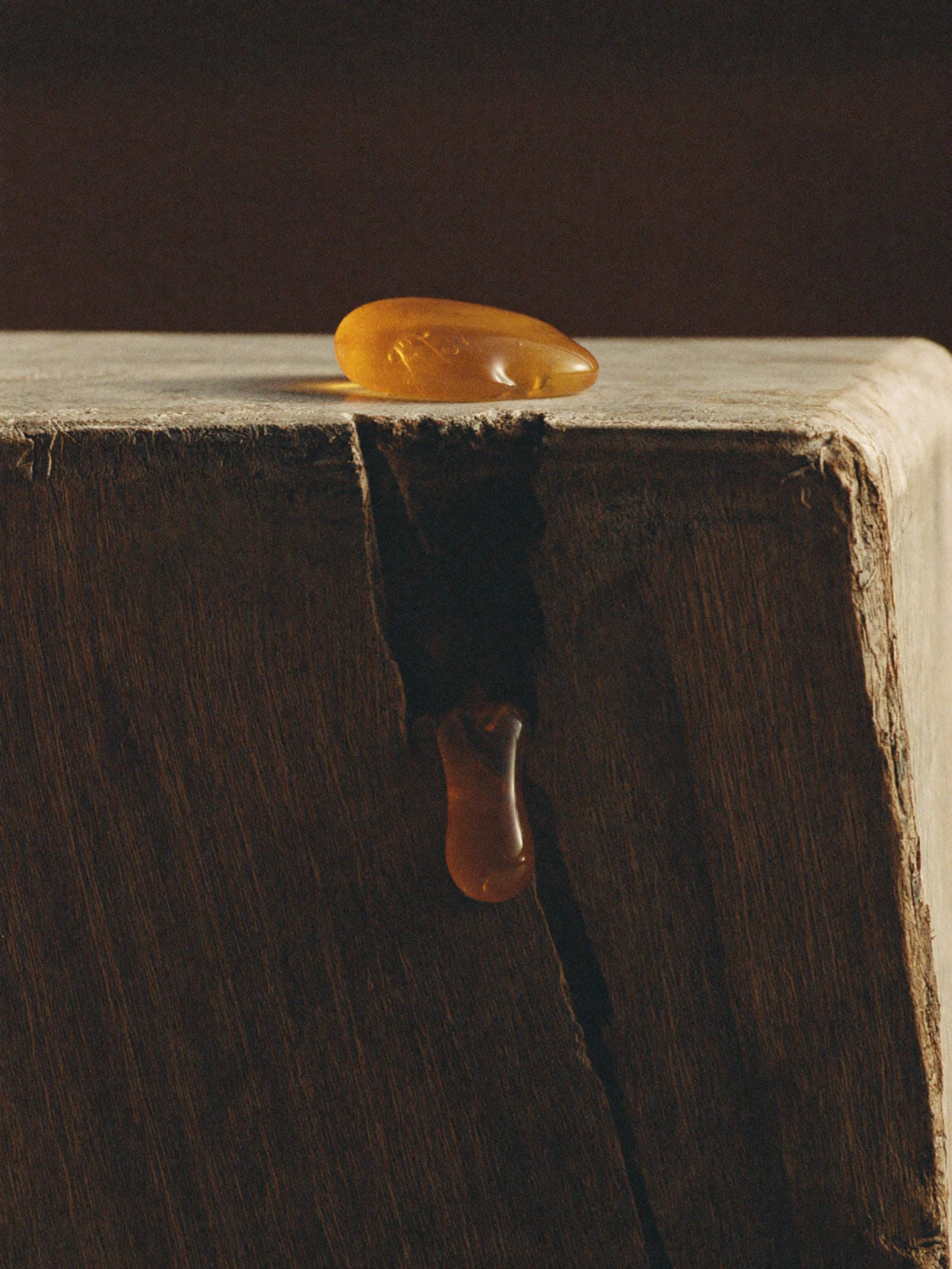 WOODY AMBER
